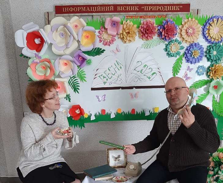 Перші відвідувачі фотозони доц. О. С. Волошин і доц. А. І. Герц